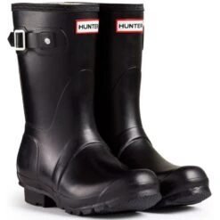 Hunter Women's Original Short Rain Boots In Black -Blundstone || Sorel || Hunter Shop 1 9 19 hunter original short wellington boots black 1 1100x